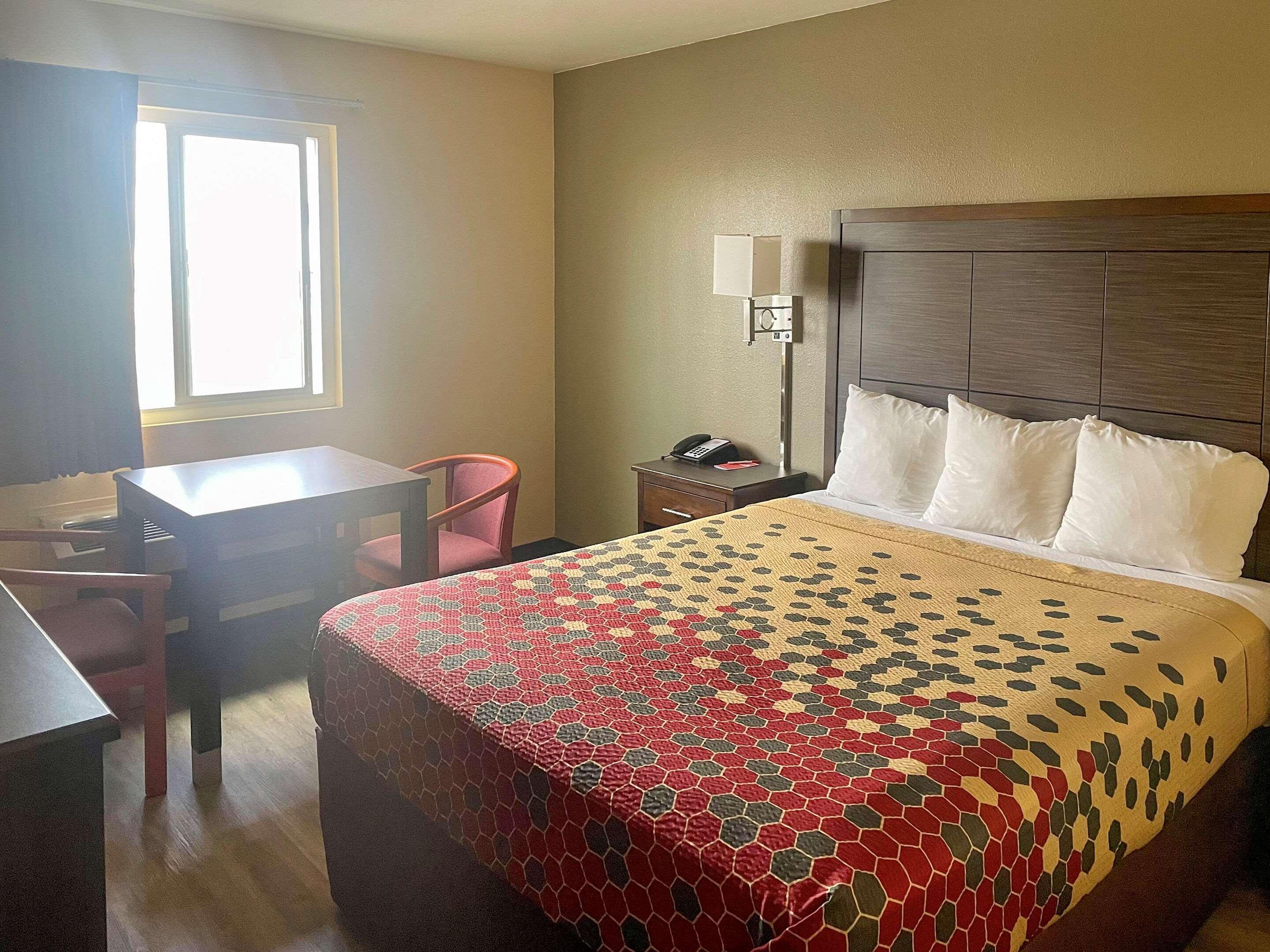 Econo Lodge Inn & Suites Корнинг Экстерьер фото