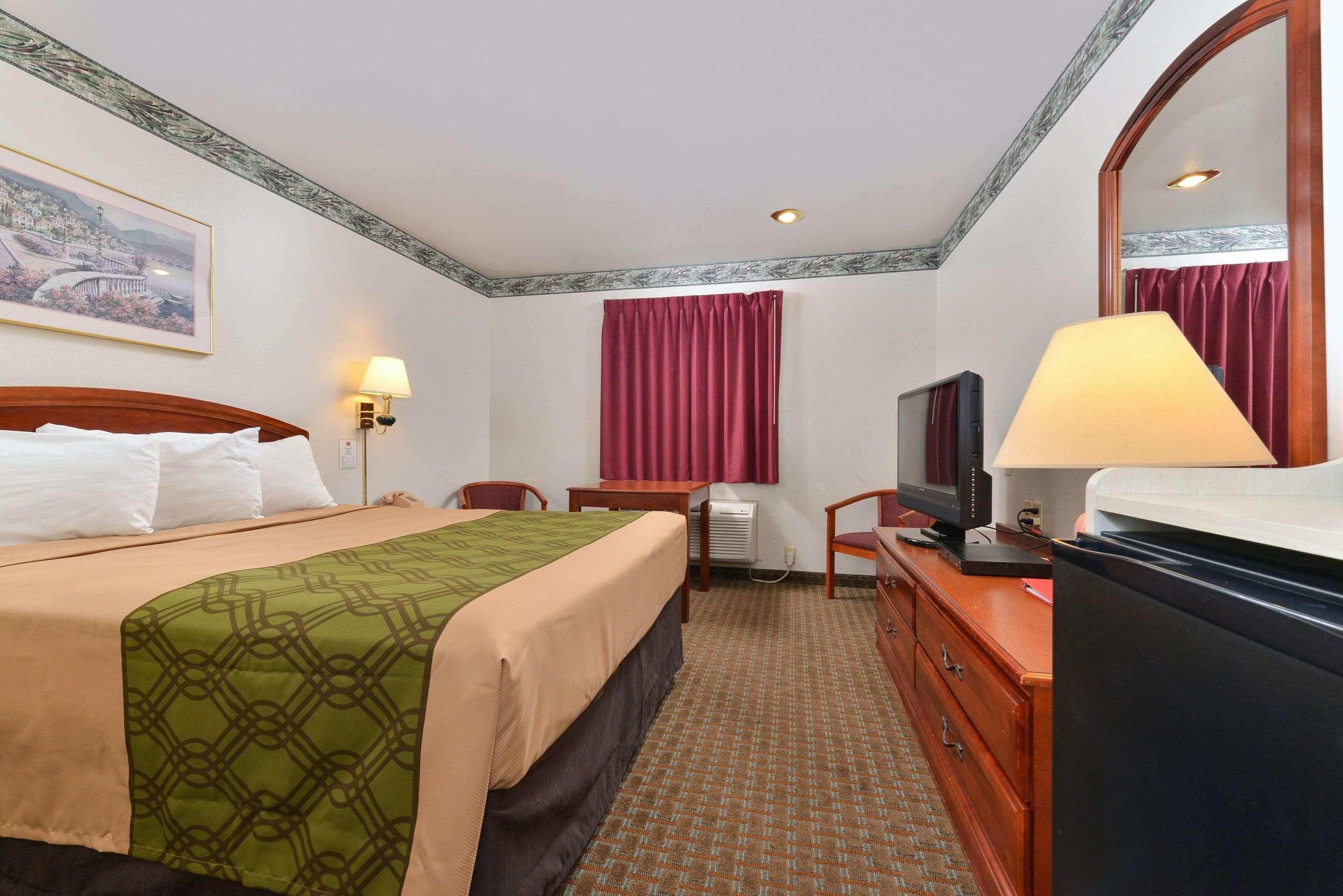 Econo Lodge Inn & Suites Корнинг Экстерьер фото